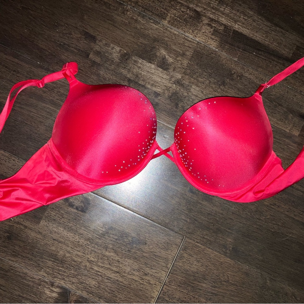 Victoria’s Secret holiday bra 36C